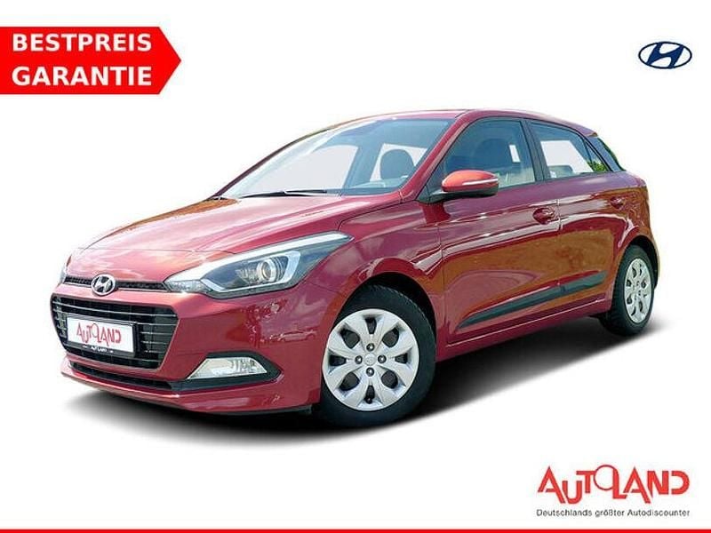 Rot Gebraucht 2017 Hyundai i20 Trend Kleinwagen | 13.950 € (Teuer) - Bild 1/4