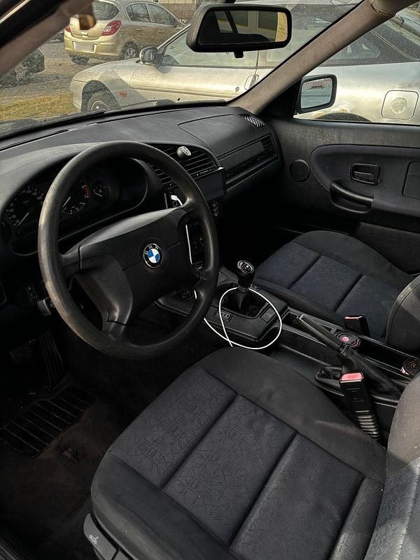 Gebraucht BMW 316 102 PS (75 kW) 1997 Blau Kombi