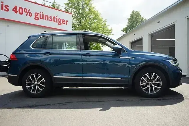 Gebraucht VW Tiguan Life 150 PS (110 kW) 2020 Blau SUV