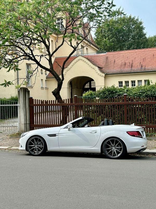 Gebraucht Mercedes SLC180 156 PS (114 kW) 2018 Weiß Cabrio