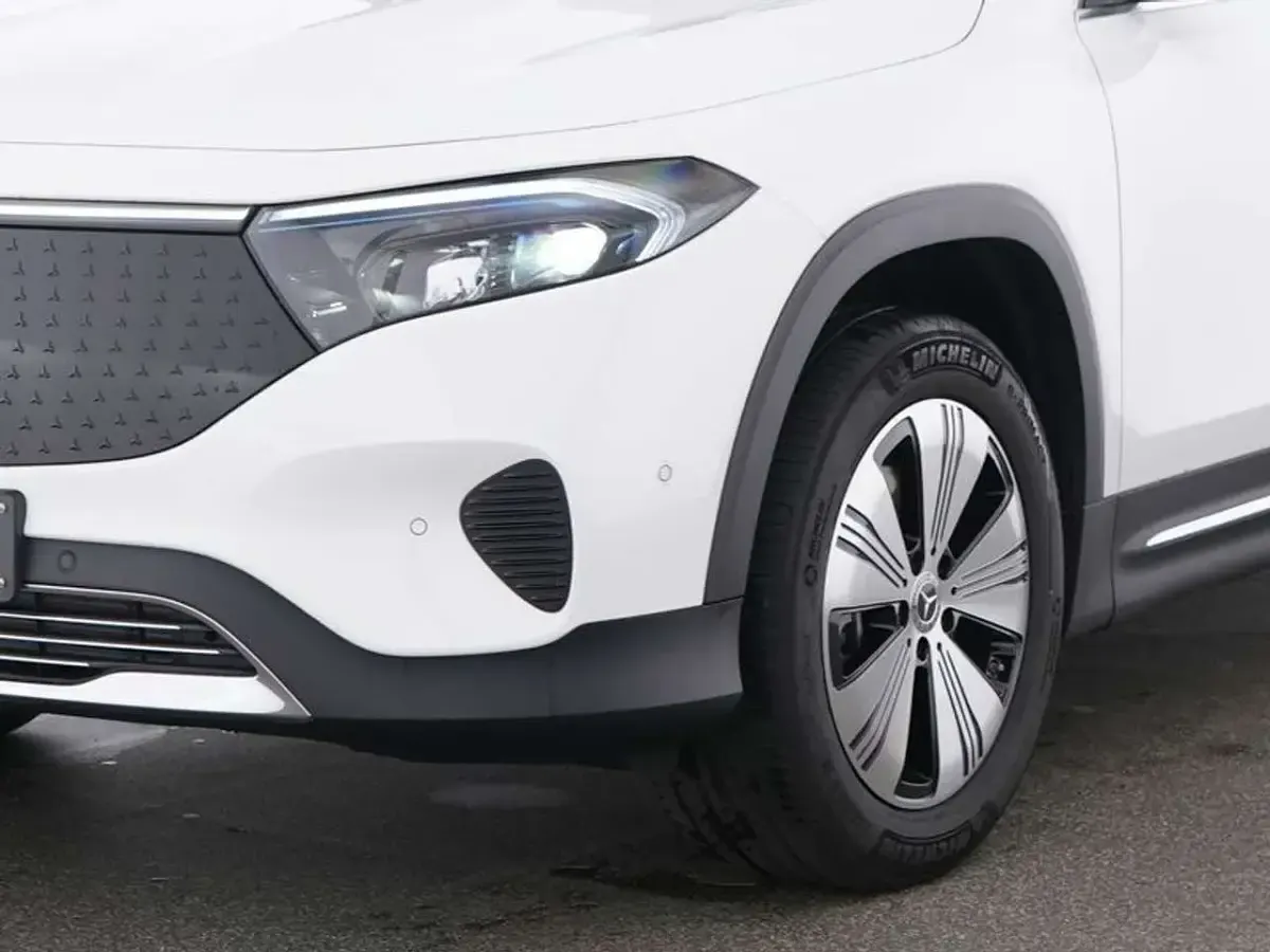 Gebraucht Mercedes EQB250 139 kW (190 PS) 2025 Unilack polarweiß SUV