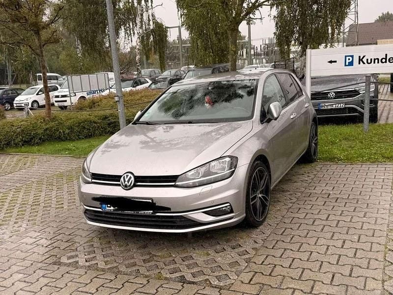 Silber Gebraucht 2017 VW Golf VII Highline Limousine | 10.000 € (Superpreis) - Bild 1/4