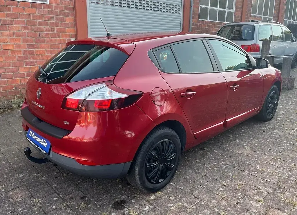 Gebraucht Renault Mégane LIMITED 116 PS (85 kW) 2015 Rot Limousine
