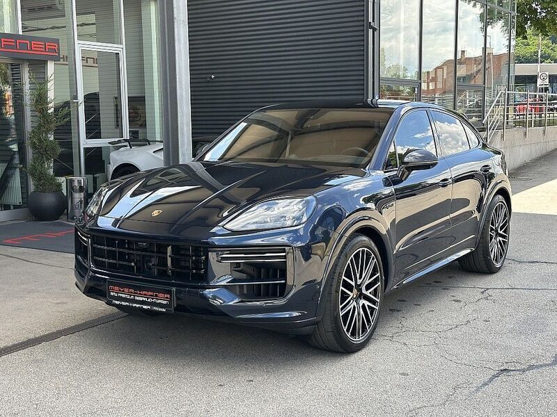 Blau Gebraucht 2024 Porsche Cayenne Turbo E-Hybrid SUV | 199.990 € (Guter Preis) - Bild 1/4