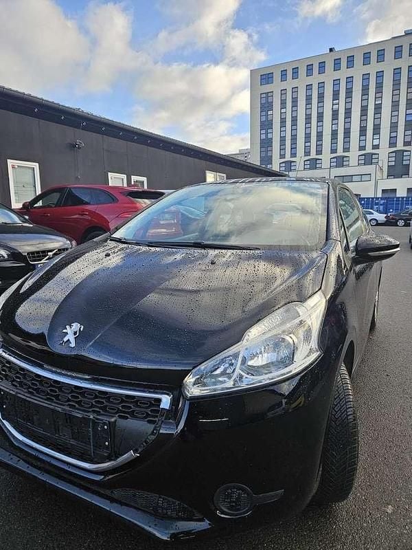 Gebraucht Peugeot 208 Active 95 PS (69 kW) 2014 Kleinwagen