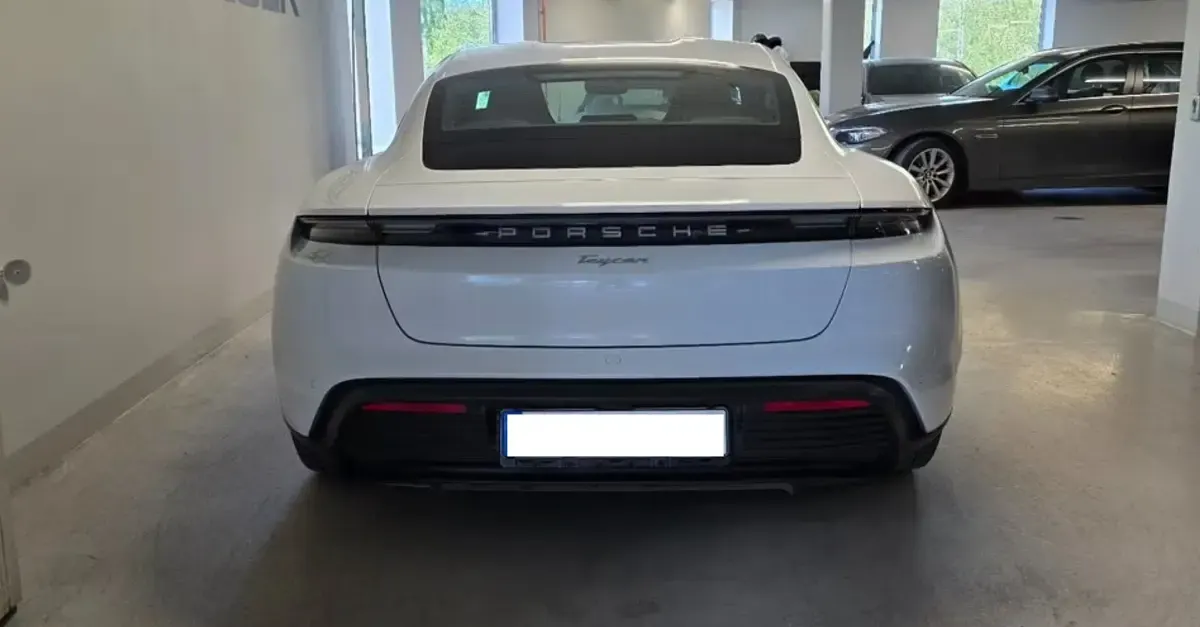 Gebraucht Porsche Taycan Basis 350 kW (476 PS) 2022 Carraraweiß Limousine