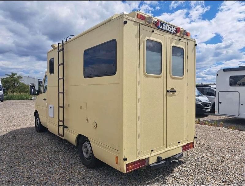 Second-hand Mercedes Sprinter 109 CP (80 kW) 2004 Bej Van
