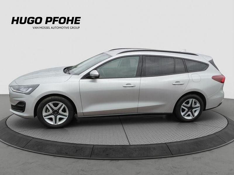 Gebraucht Ford Focus Cool & Connect 101 PS (74 kW) 2022 Moondust silver Kombi