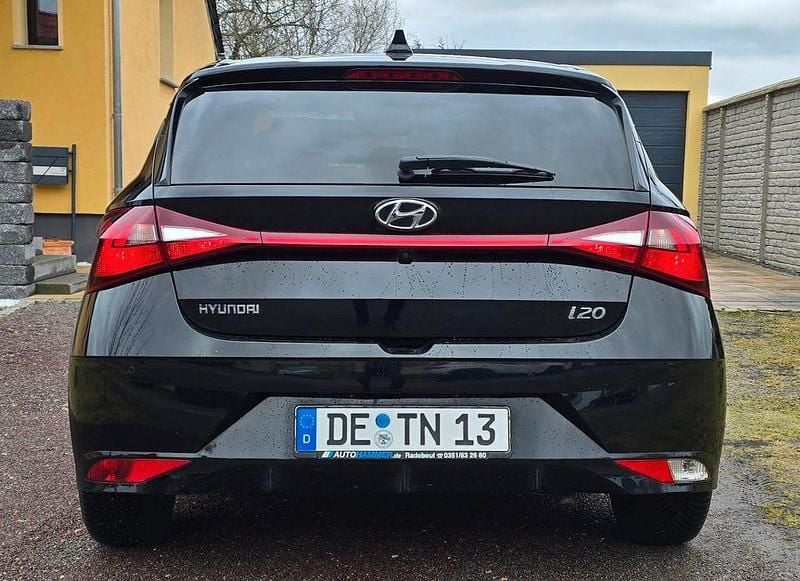 Gebraucht Hyundai i20 Comfort 84 PS (61 kW) 2021 Schwarz Kleinwagen