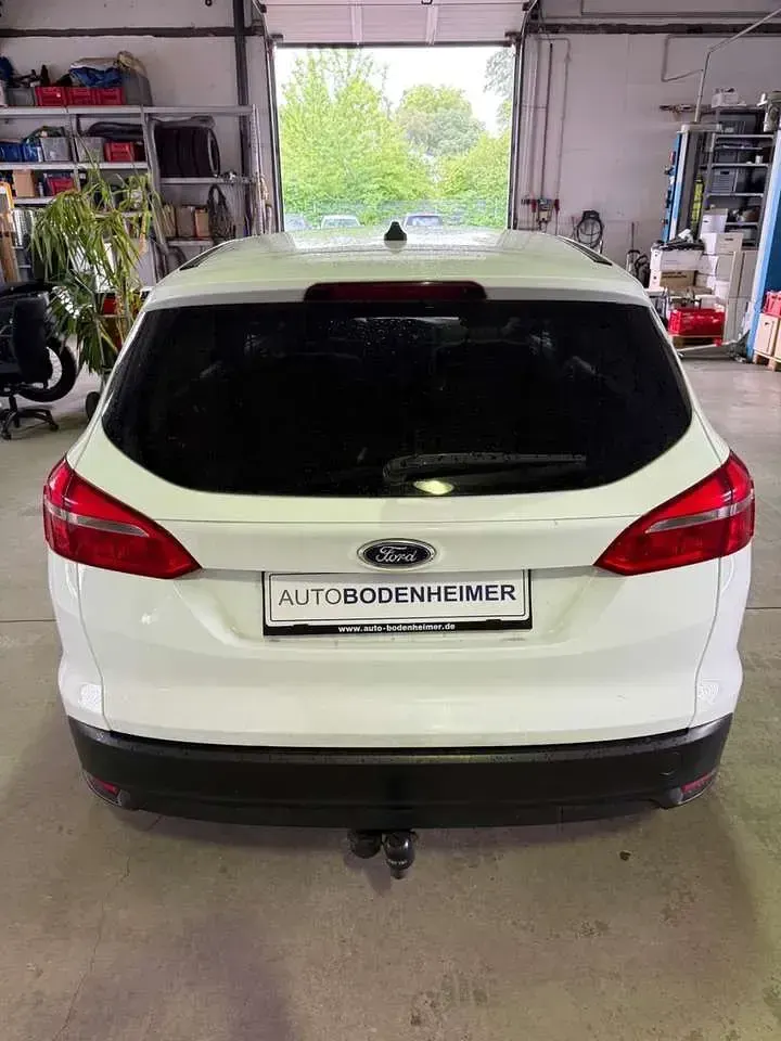 Gebraucht Ford Focus 125 PS (91 kW) 2017 Frozen white Kombi