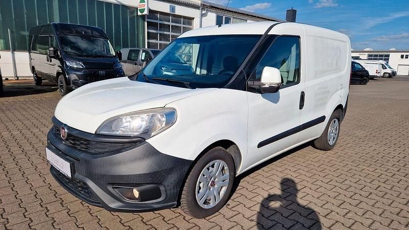 Gebraucht Fiat Doblò 95 PS (69 kW) 2017 Weiß Van / Kleinbus