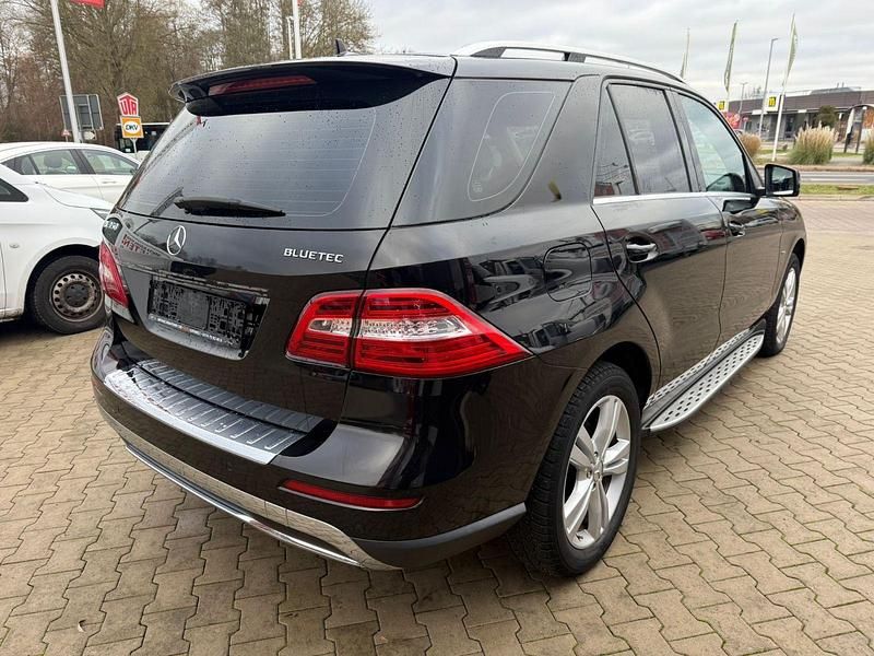 Gebraucht Mercedes ML350 258 PS (189 kW) 2011 Schwarz SUV