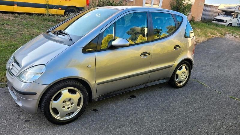 Silber Gebraucht 2001 Mercedes A190 Van / Kleinbus | 1.000 € (Fairer Preis) - Bild 1/4