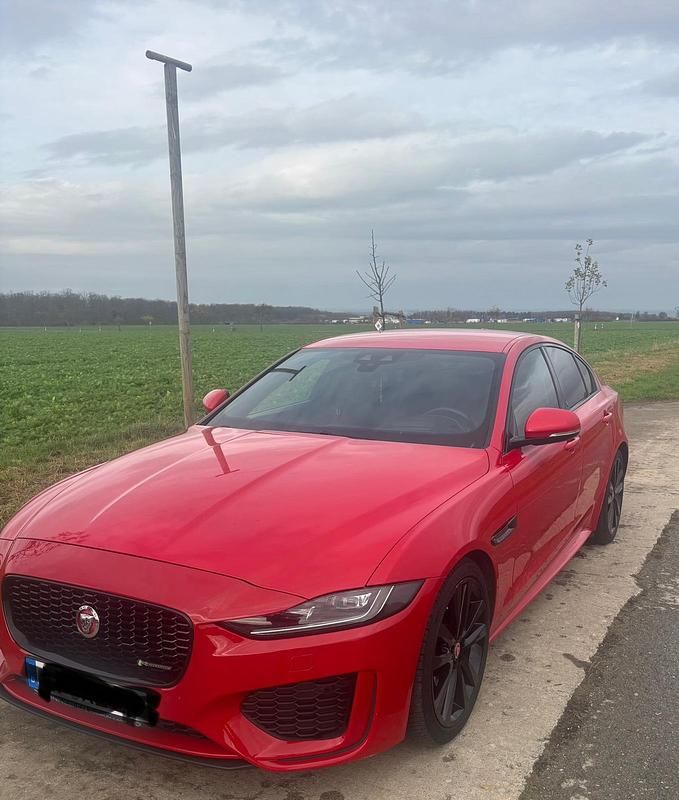 Gebraucht Jaguar XE R-Dynamic 250 PS (183 kW) 2019 Rot Limousine