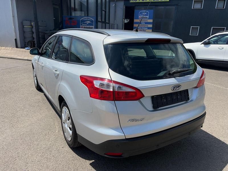 Gebraucht Ford Focus Trend 105 PS (77 kW) 2011 Silber Kombi