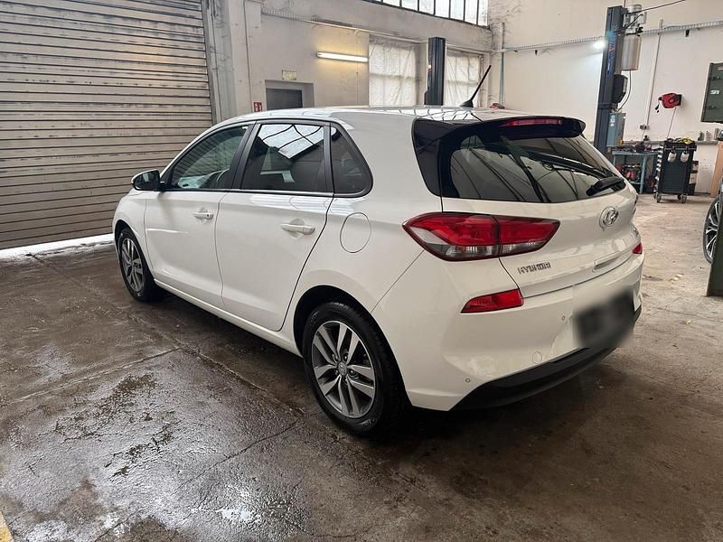 Gebraucht Hyundai i30 140 PS (102 kW) 2018 Weiß Kombi