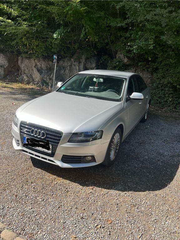 Silber Gebraucht 2010 Audi A4 Attraction Limousine | 8.999 € (Fairer Preis) - Bild 1/4