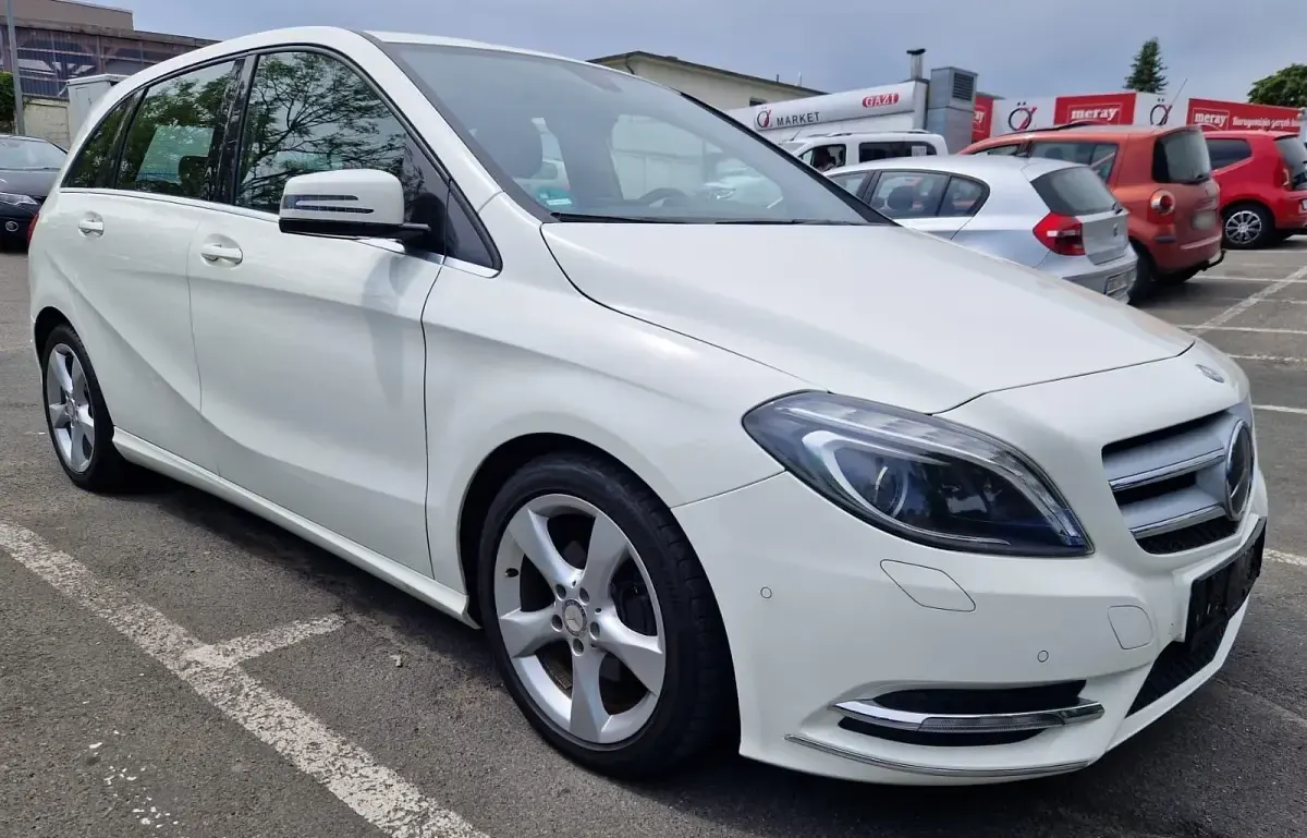 Gebraucht Mercedes B180 122 PS (89 kW) 2012 Van / Kleinbus