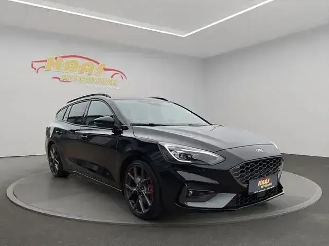 Käytetty Ford Focus ST 280 HP (205 kW) 2021 Musta Sedan
