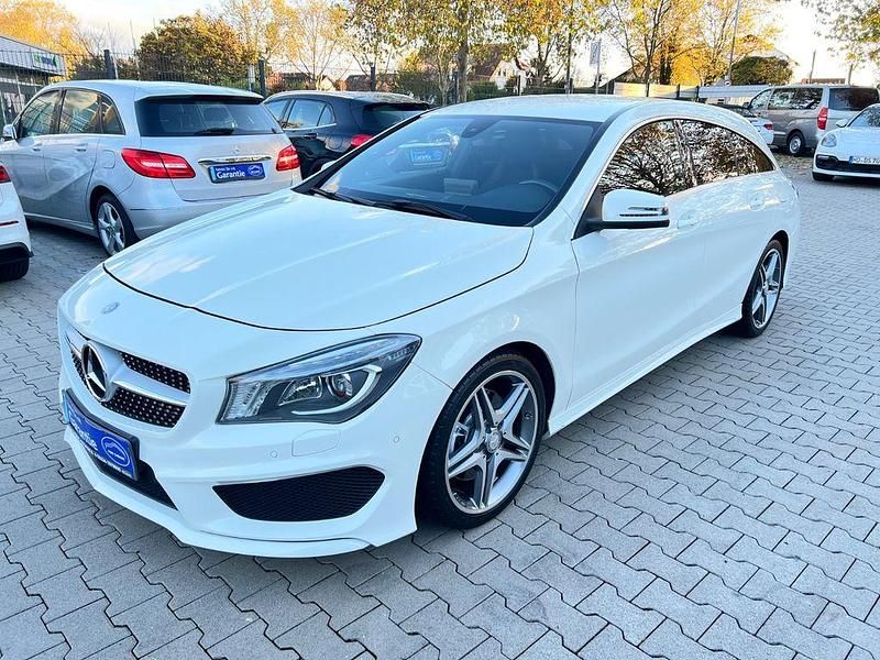Weiß Gebraucht 2015 Mercedes CLA250 AMG line Limousine | 24.899 € (Teuer) - Bild 1/4