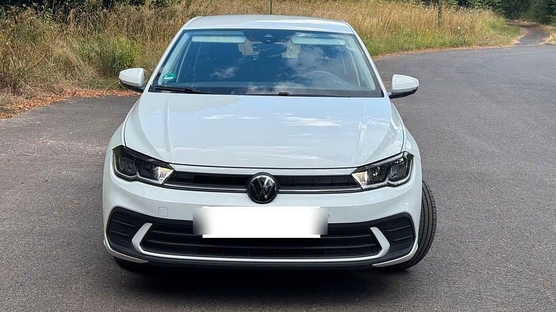 Weiß Gebraucht 2024 VW Polo Life Kleinwagen | 16.500 € (Superpreis) - Bild 1/4