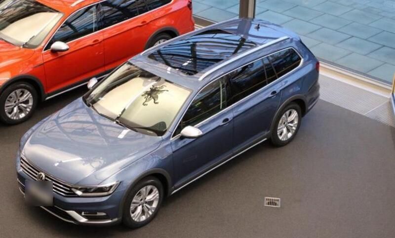 Blau Gebraucht 2015 VW Passat Alltrack Kombi | 14.500 € - Bild 1/4