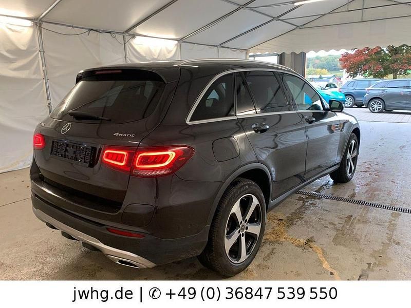 Gebraucht Mercedes GLC300e 320 PS (235 kW) 2021 Grau SUV