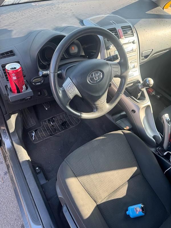 Grau Gebraucht 2008 Toyota Auris Limousine | 2.999 € (Guter Preis) - Bild 1/4