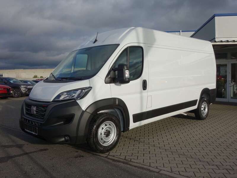 Weiss (pastell) Gebraucht 2023 Fiat Ducato Van | 27.990 € (Guter Preis) - Bild 1/4