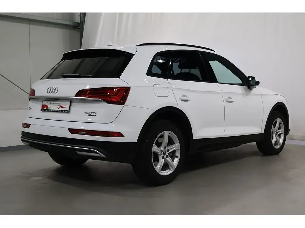 Używany Audi Q5 Basis 204 KM (150 kW) 2025 Biały SUV