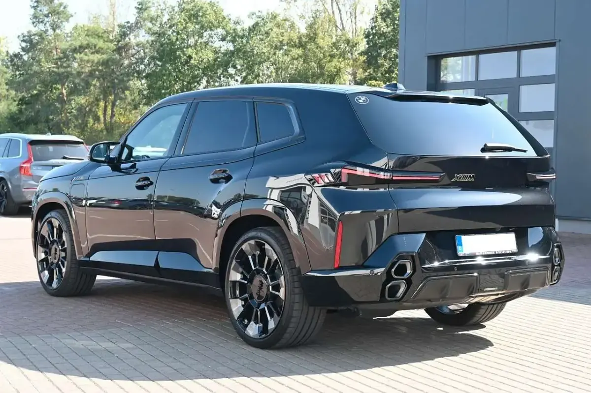 Gebraucht BMW XM Performance 653 PS (480 kW) 2024 Saphirschwarz mettalic SUV