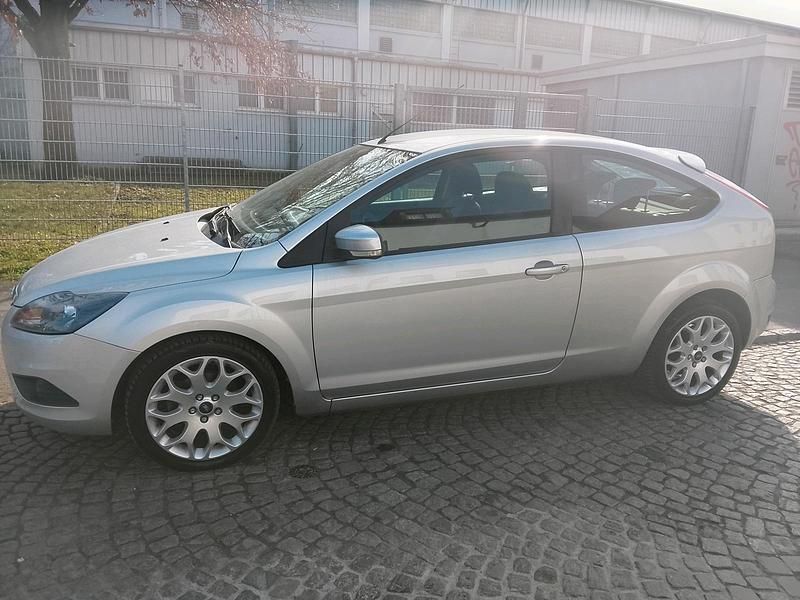 Gebraucht Ford Focus 101 PS (74 kW) 2009 Silber Kleinwagen
