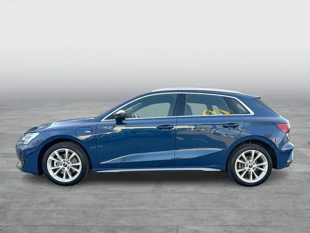 Second-hand Audi A3 S-Line 204 CP (150 kW) 2025 Albastru Berlinǎ