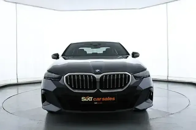 Gebraucht BMW 520 M Sport 208 PS (152 kW) 2025 Grau Limousine