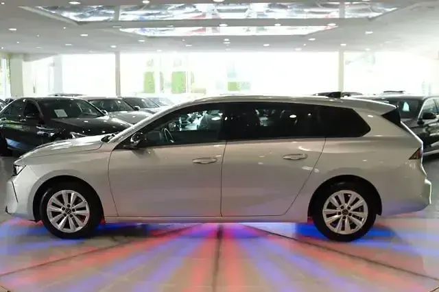 Gebraucht Opel Astra Elegance 131 PS (96 kW) 2024 Silber Kleinwagen