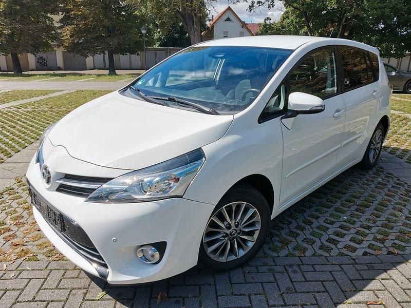 Weiß Gebraucht 2017 Toyota Verso Edition-S Van / Kleinbus | 11.500 € (Superpreis) - Bild 1/4