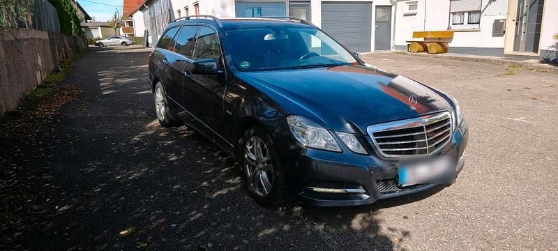 Grau Gebraucht 2010 Mercedes E350 Avantgarde Kombi | 6.500 € (Fairer Preis) - Bild 1/4