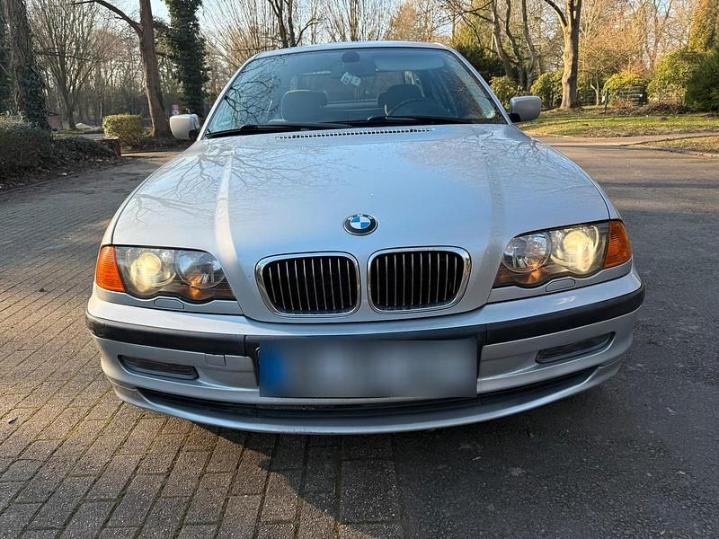 Gebraucht BMW 320 150 PS (110 kW) 1998 Silber Limousine