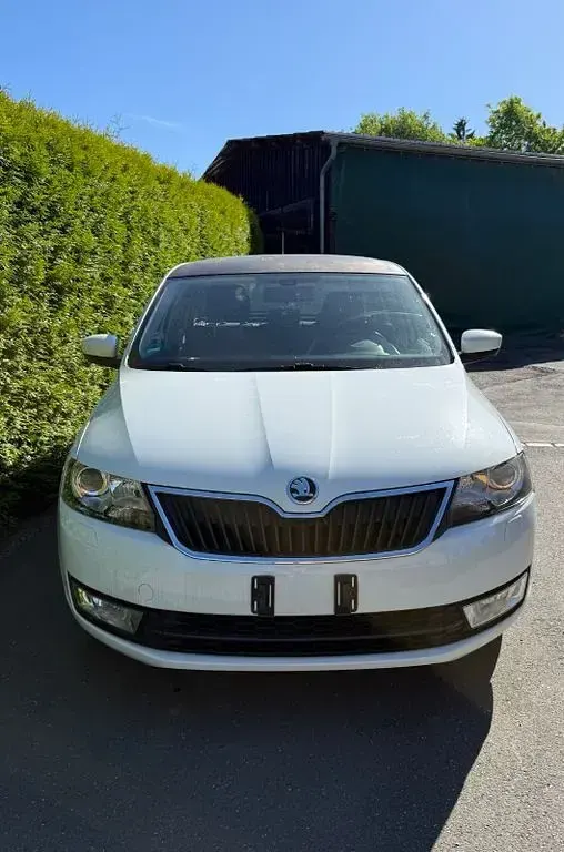 Gebraucht Skoda Rapid 86 PS (63 kW) 2015 Weiß Kleinwagen