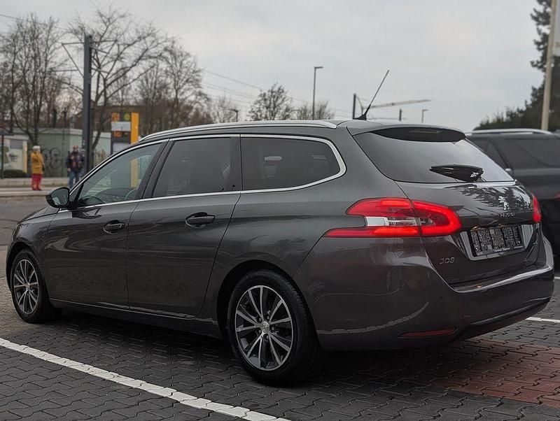 Gebraucht Peugeot 308 SW Allure 131 PS (96 kW) 2017 Grau (platiniumgrau) Kombi