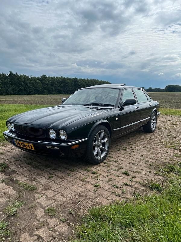 Schwarz Gebraucht 1998 Jaguar XJ8 Executive Limousine | 6.500 € (Etwas zu teuer) - Bild 1/4