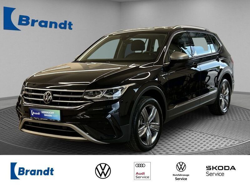 Deep black perleffekt (metallic) Gebraucht 2022 VW Tiguan Allspace Elegance SUV | 31.990 € (Guter Preis) - Bild 1/3
