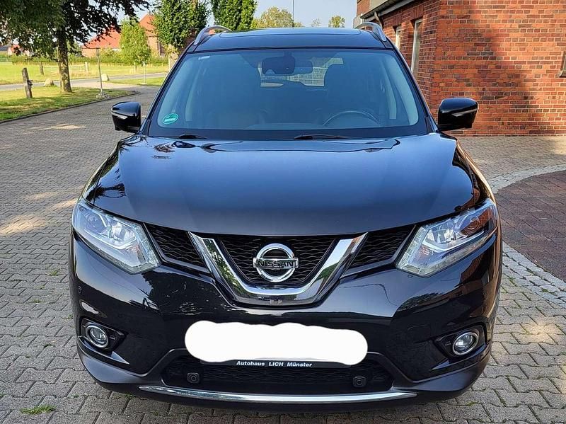 Schwarz Gebraucht 2017 Nissan X-Trail Tekna SUV | 16.500 € (Fairer Preis) - Bild 1/4