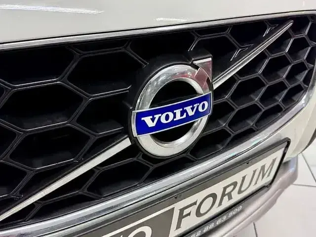 Gebraucht Volvo XC70 181 PS (133 kW) 2016 Weiß SUV