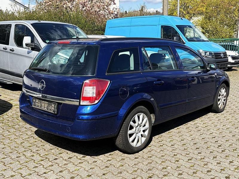 Gebraucht Opel Astra Edition 116 PS (85 kW) 2008 Blau Limousine