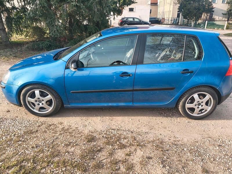 Gebraucht VW Golf IV 90 PS (66 kW) 2004 Blau Kleinwagen