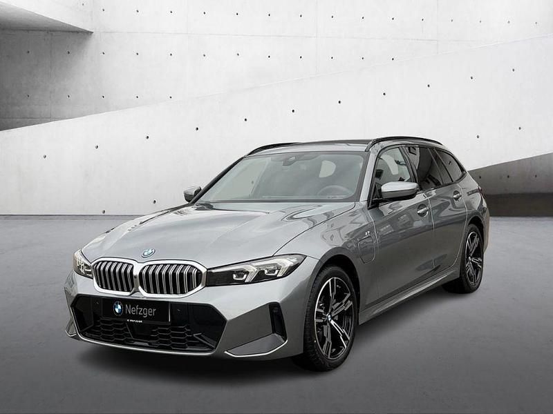 Grau Gebraucht 2025 BMW 330e M Sport Kombi | 59.534 € (Teuer) - Bild 1/4