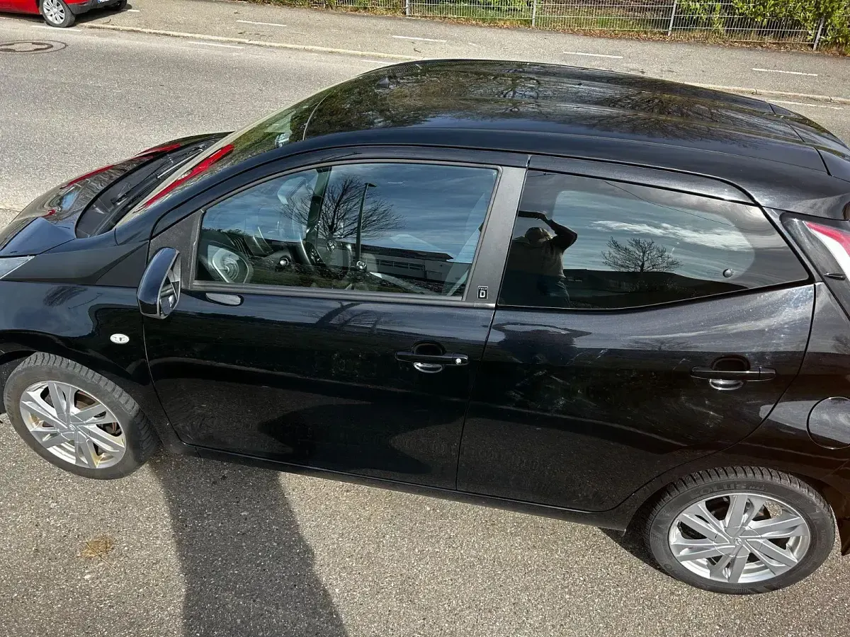 Gebraucht Toyota Aygo Team 69 PS (50 kW) 2017 Schwarz Kleinwagen