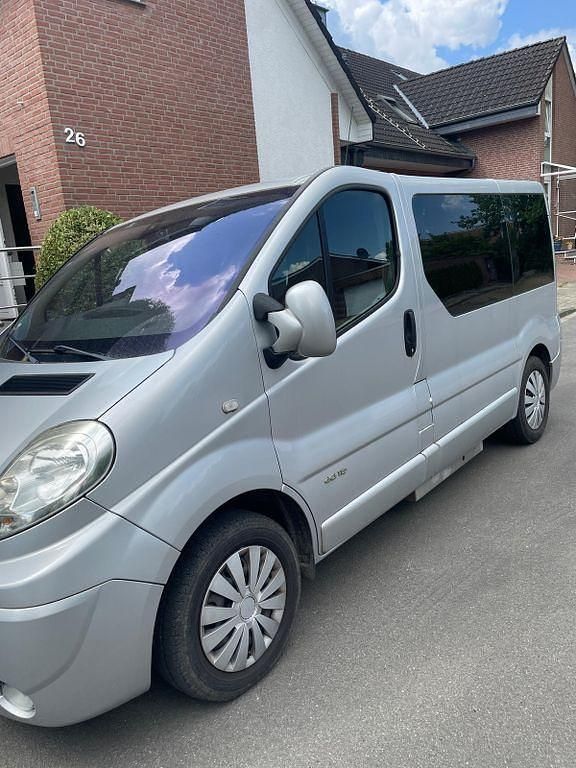 Silber Gebraucht 2012 Renault Trafic Expression Van / Kleinbus | 14.500 € (Superpreis) - Bild 1/4