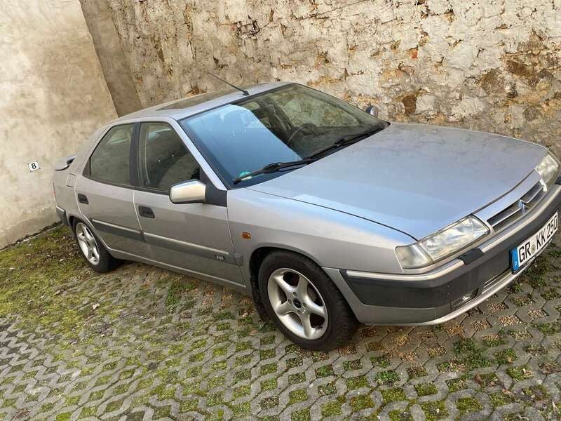 Grau Gebraucht 1996 Citroën Xantia Limousine | 900 € - Bild 1/2